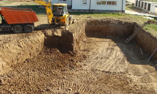 Рытье котлованов под фундамент в Белорецке – цена от 2542 руб. за м3 | 2Землекопа-Блр